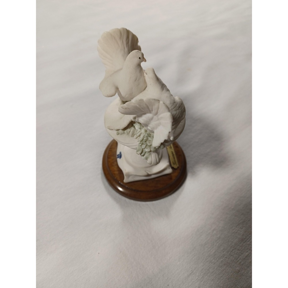 Vintage Giuseppe Armani Florence Italy Doves Figurine 1988 Capodimonte Wood Base - Picture 3 of 9
